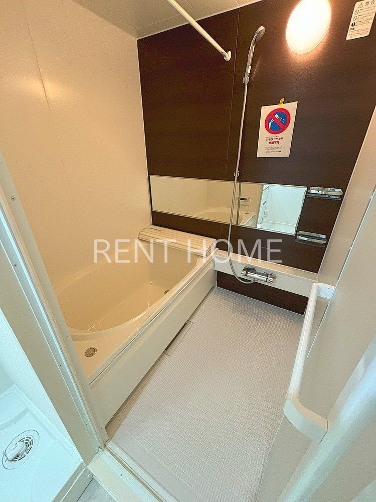 バス・シャワールーム　広めの浴室です。