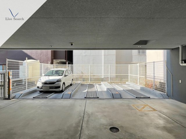 駐車場　駐車場に車を止められます