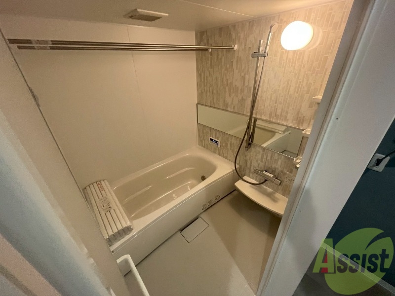 バス・シャワールーム　お風呂になります。一日の疲れを癒してくださいね。