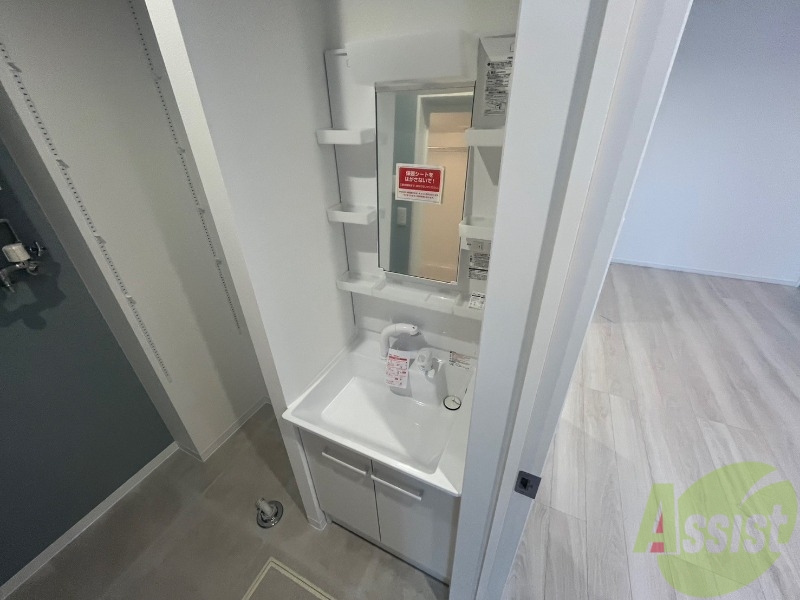洗面設備　独立洗面台です。大きくてよいですね。シャンプーもできます！
