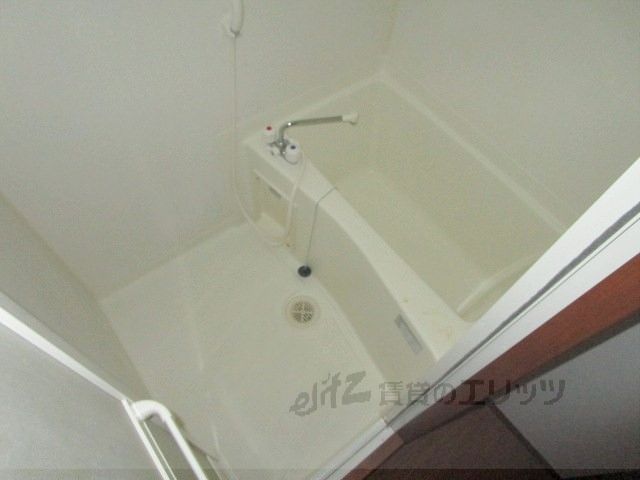 バス・シャワールーム　冷蔵庫置場