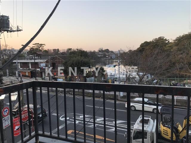 居室・リビング　こちらのリビングで趣味の時間をお楽しみください