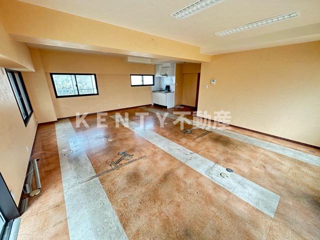 居室・リビング　広々とした洋室です