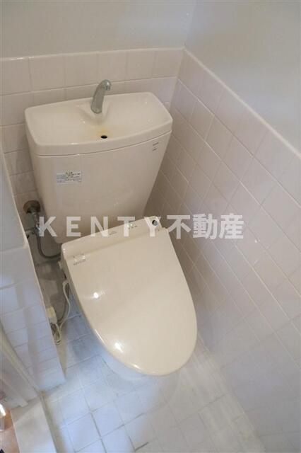 トイレ　落ち着いた色調のトイレです