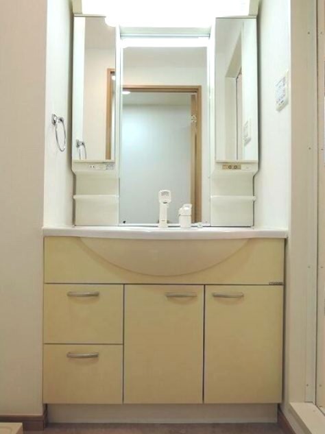 洗面設備　※同仕様写真含む