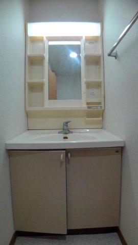 洗面設備　脱衣スペースもあります