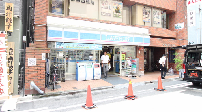 コンビニ　物件（コンビニ）まで90m