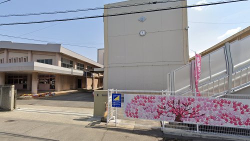 小学校　高松市立川岡小学校（小学校）まで1575m