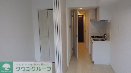 居室・リビング　洋室　※同タイプ（201号室）の写真