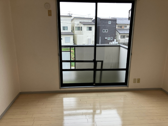 居室・リビング　北の洋室の様子です。