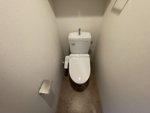 トイレ　同物件別部屋写真