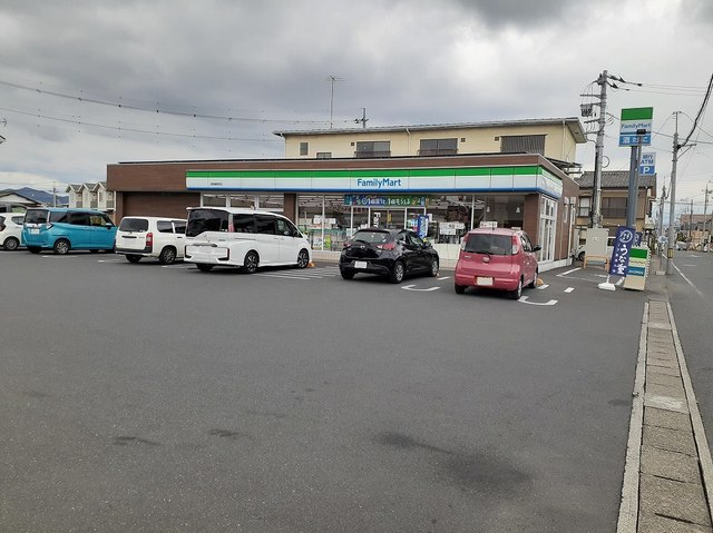コンビニ　ファミリーマート植野町店（コンビニ）まで650m