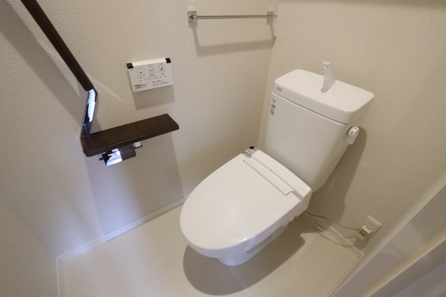 トイレ　別号室のお写真です。