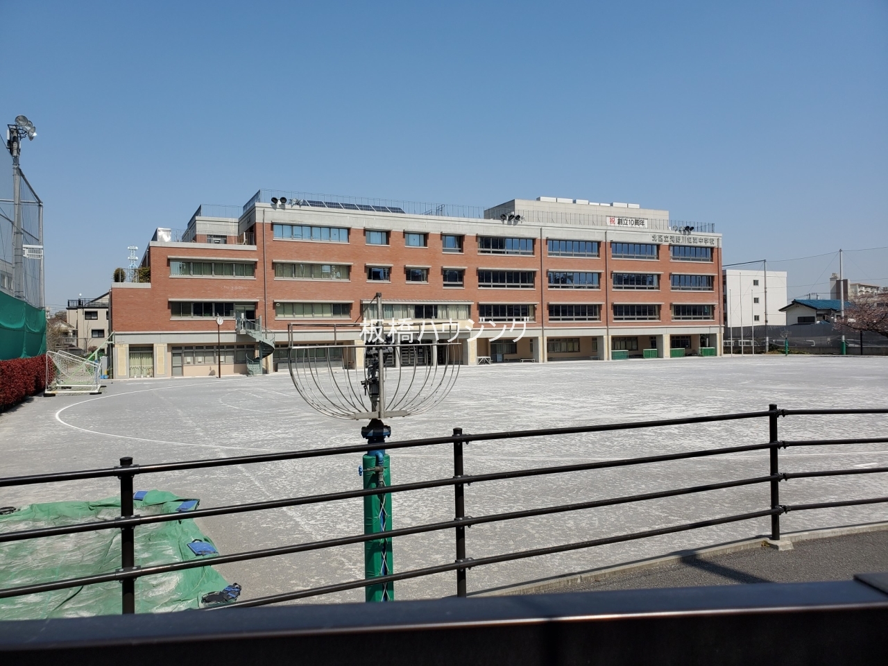 中学校　滝野川紅葉中学校（中学校）まで122m