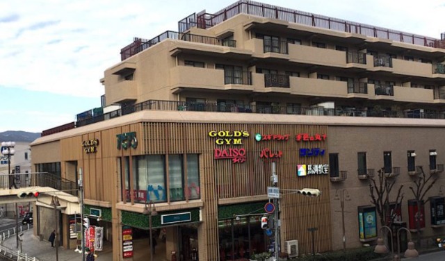 ショッピングセンター　アピア逆瀬川（ショッピングセンター）まで984m