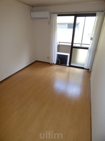 居室・リビング　別室のお写真です、ご参考までに