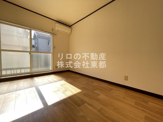 居室・リビング　南向きで明るいお部屋！暖かな日差しが入ります♪