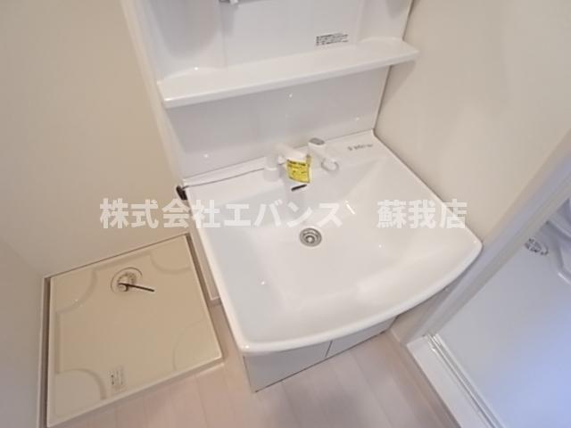 洗面設備　独立洗面化粧台が付いています