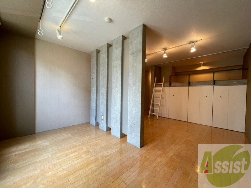居室・リビング　広くてキレイなお部屋が広がっていて、充実した生活が送れそう。
