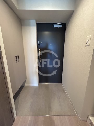 玄関　MAXIV CROS 江坂　玄関