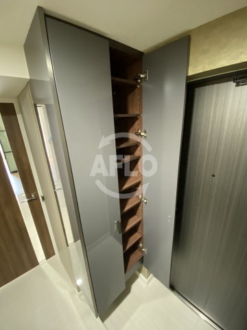 玄関　ファーストフィオーレ東梅田　シューズボックス