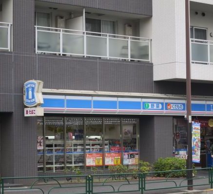 コンビニ　ローソン新宿荒木町店（コンビニ）まで262m