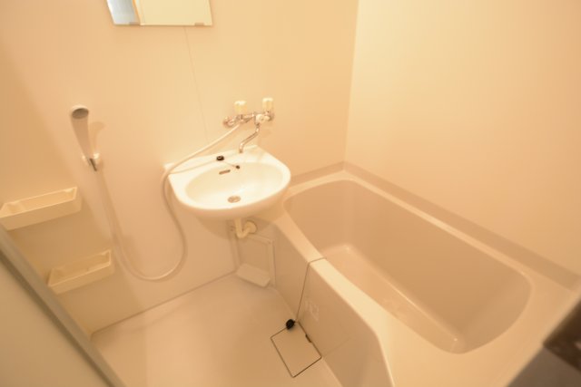 洗面設備　浴室内に洗面台があります♪