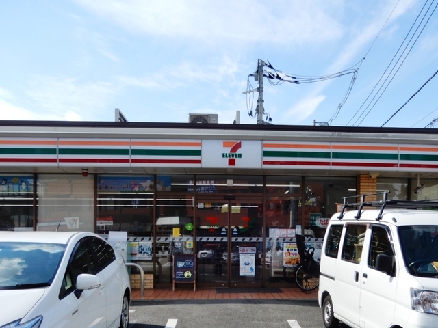 コンビニ　セブンイレブン世田谷粕谷3丁目店（コンビニ）まで55m