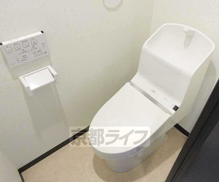 トイレ　ウォシュレットもついてます