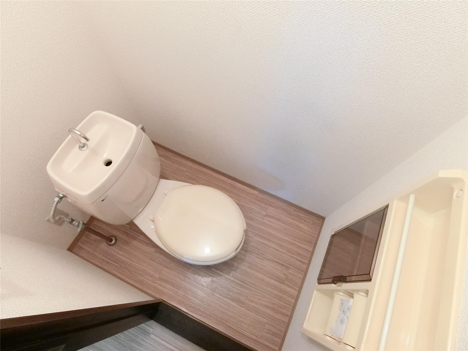 トイレ　収納棚が付いてすっきり使える洋式トイレ♪