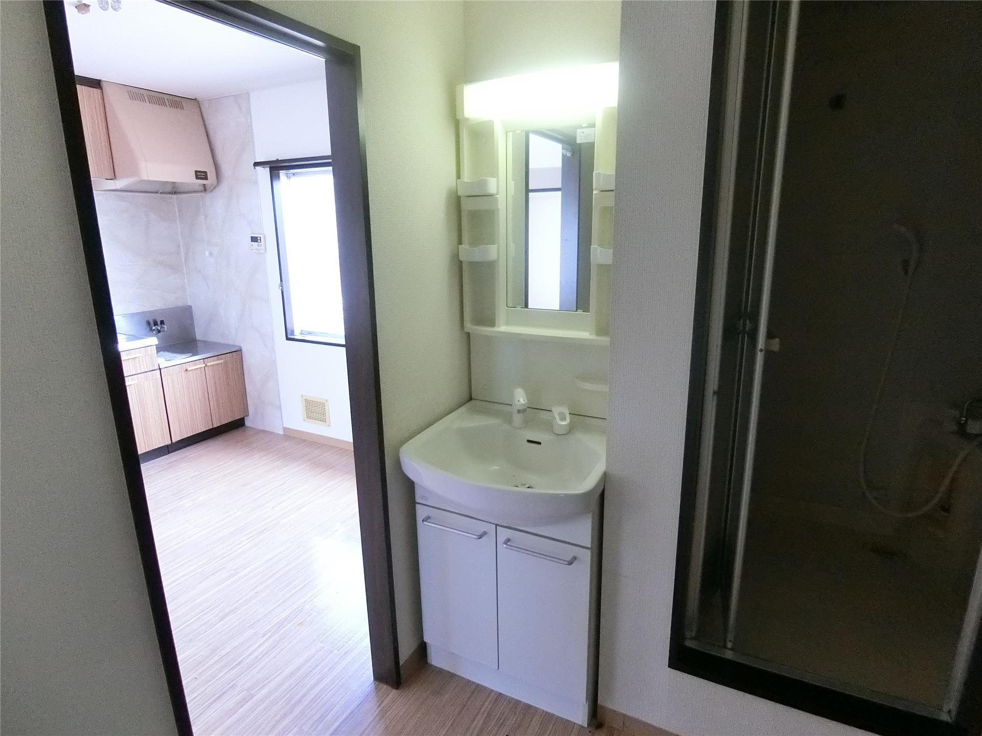 洗面設備　小物の収納にも便利なシャンプードレッサー♪