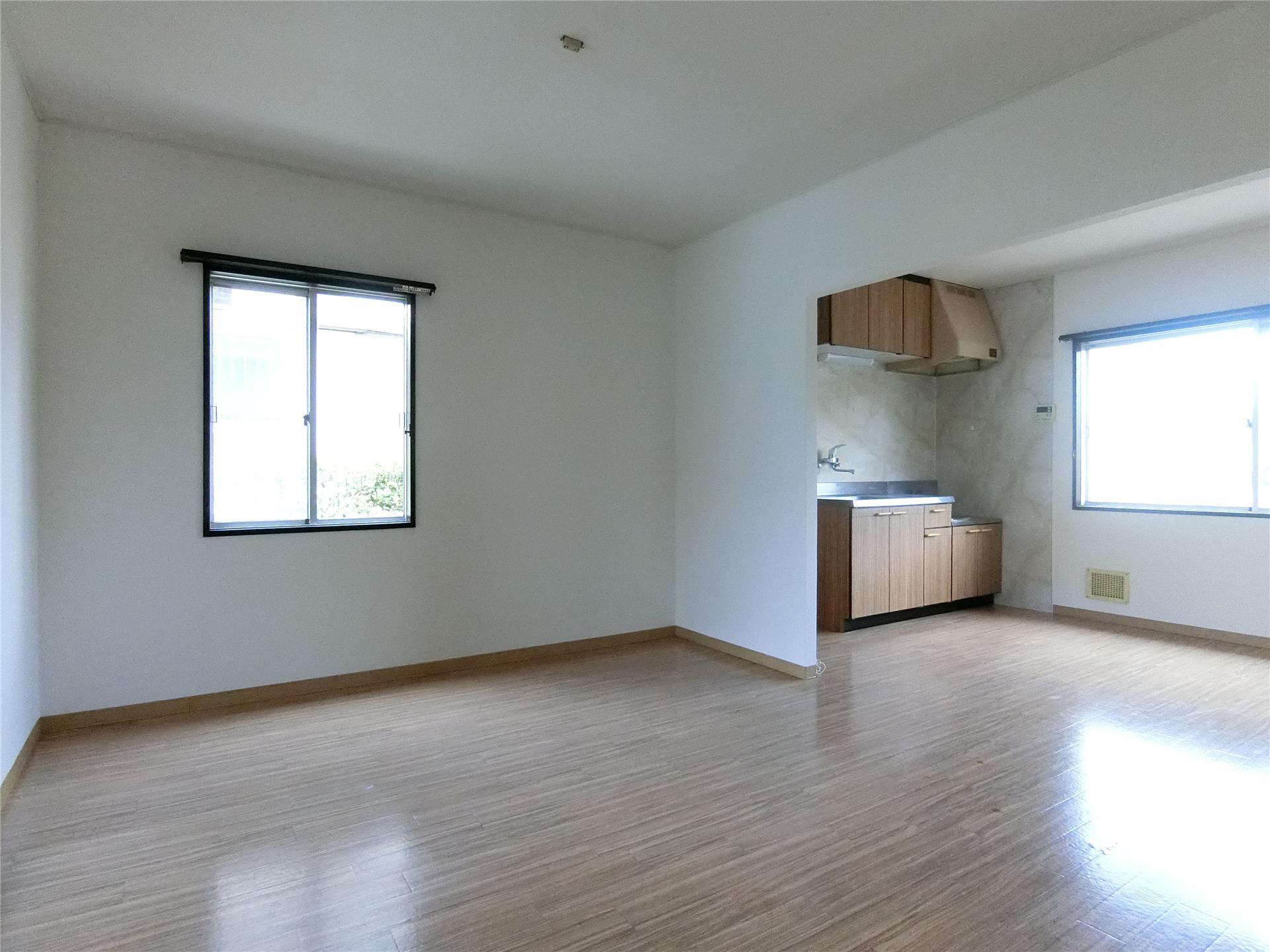 居室・リビング　ダイニングテーブルやソファなどお好みの家具を配置できます♪