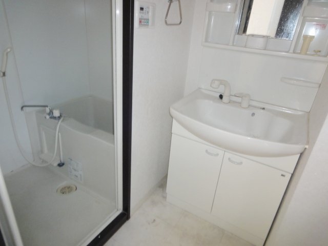 洗面設備　同物件、別号室のものです。