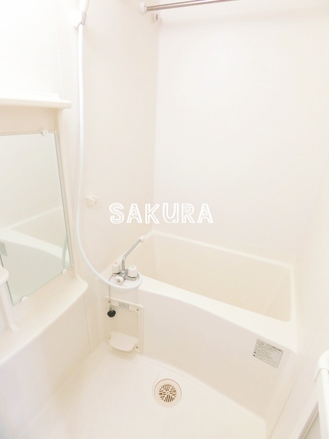 バス・シャワールーム　雨の日でも安心の浴室乾燥機付きです♪