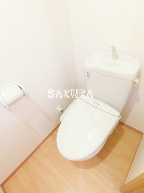 トイレ　嬉しい温水洗浄便座♪