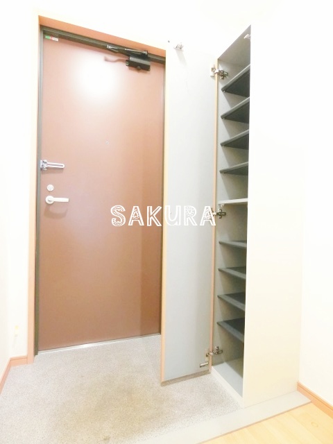 玄関　シューズボックス付きの玄関です♪