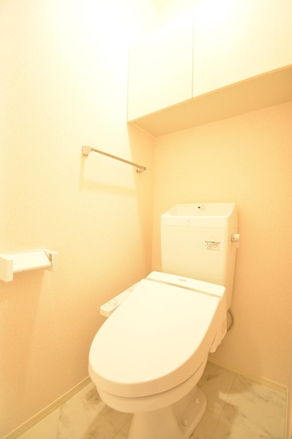 トイレ　温水洗浄便座