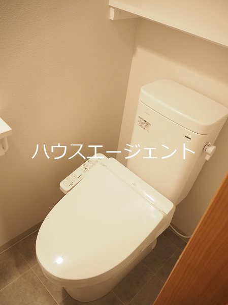 トイレ　ウォシュレット付きトイレです。