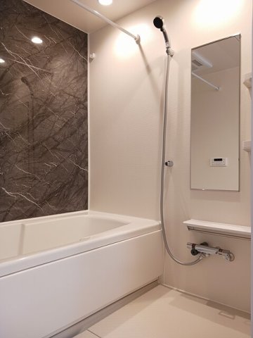 バス・シャワールーム　落ち着いた空間のお風呂です