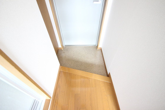 玄関　※別号室の写真となります。