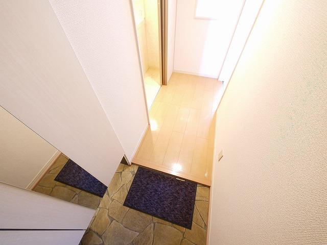 玄関　収納もある玄関です