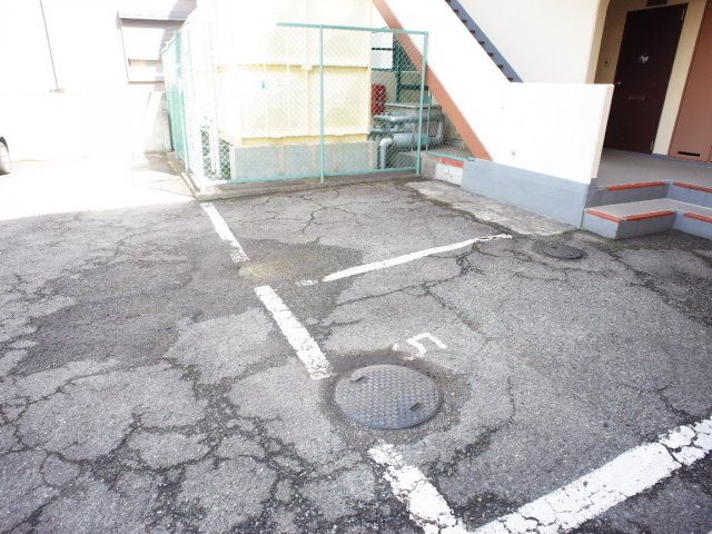 駐車場　駐車スペース