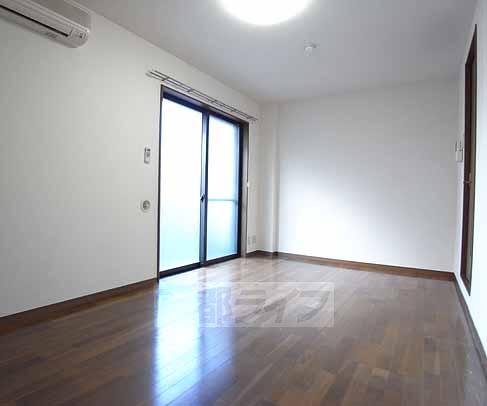 居室・リビング　広々とした部屋です。