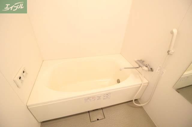バス・シャワールーム　同物件別部屋の写真です