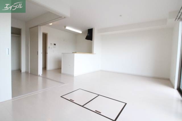 居室・リビング　同物件別部屋の写真です