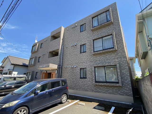 建物外観　住宅街にある綺麗なマンションです。