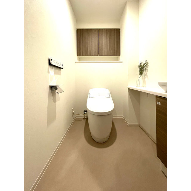 トイレ　家具・家電の備え付けはありません