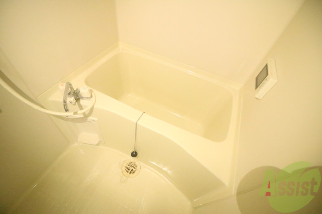 バス・シャワールーム　キレイなユニットタイプのお風呂が入ってます。