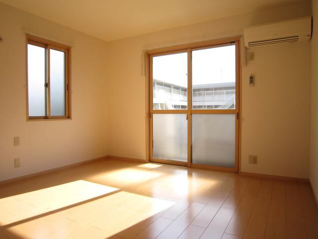 居室・リビング　☆明るい２面採光☆