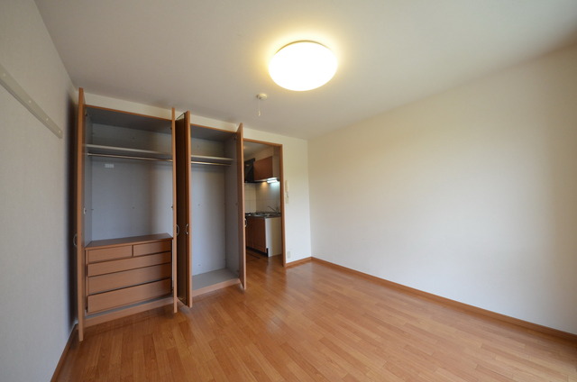 収納　★姿見付きの収納、けっこう便利です★